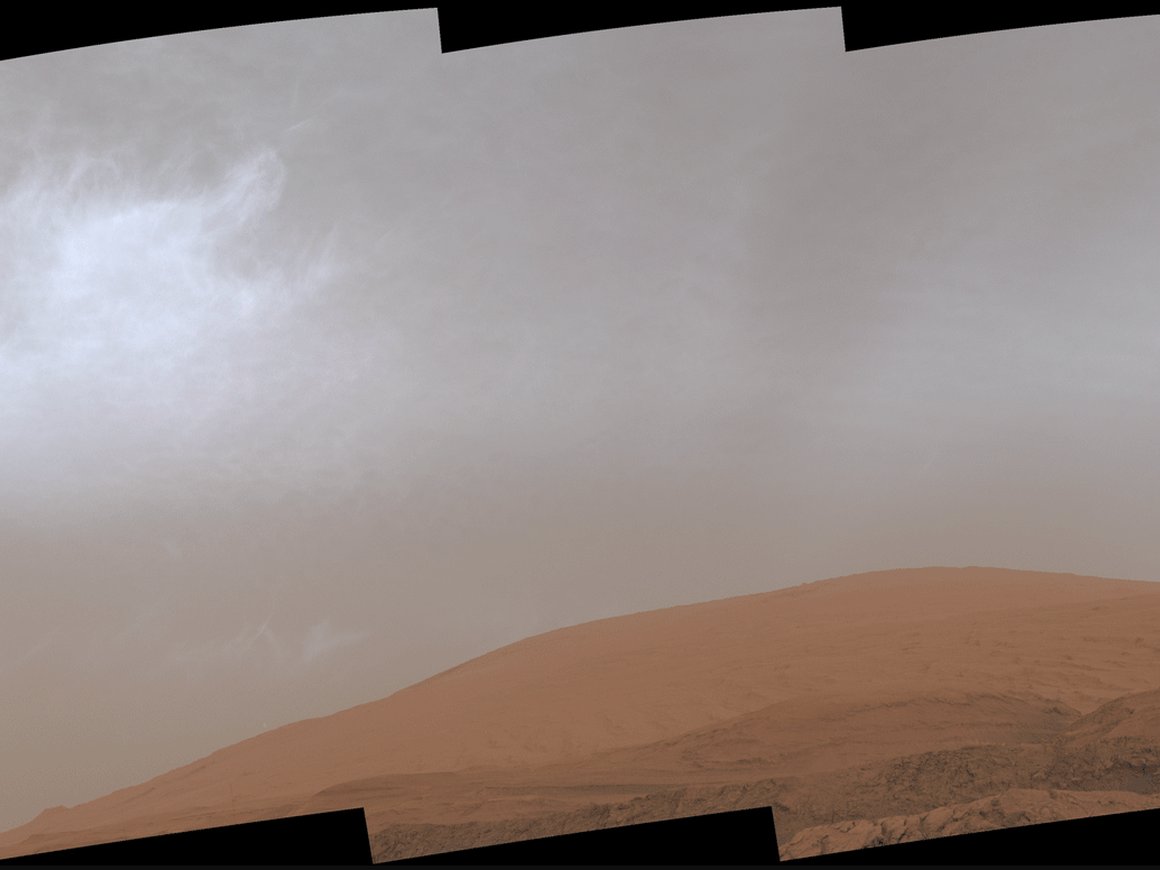 Curiosity NASA сделал снимки серебристых и перламутровых облаков на Марсе