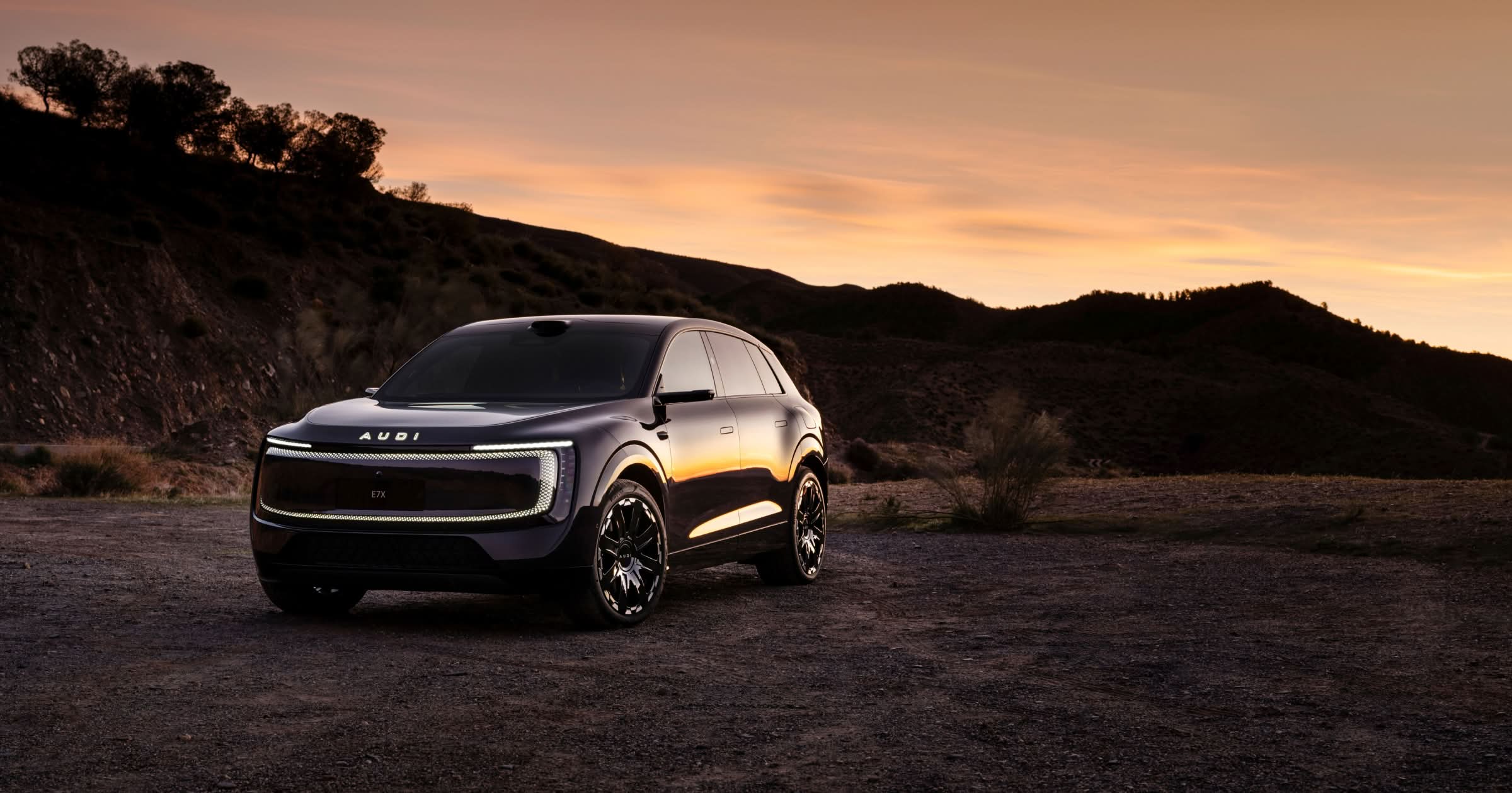 Новую AUDI E7X привезут в Россию — продавать кроссовер будут за 12 млн ₽