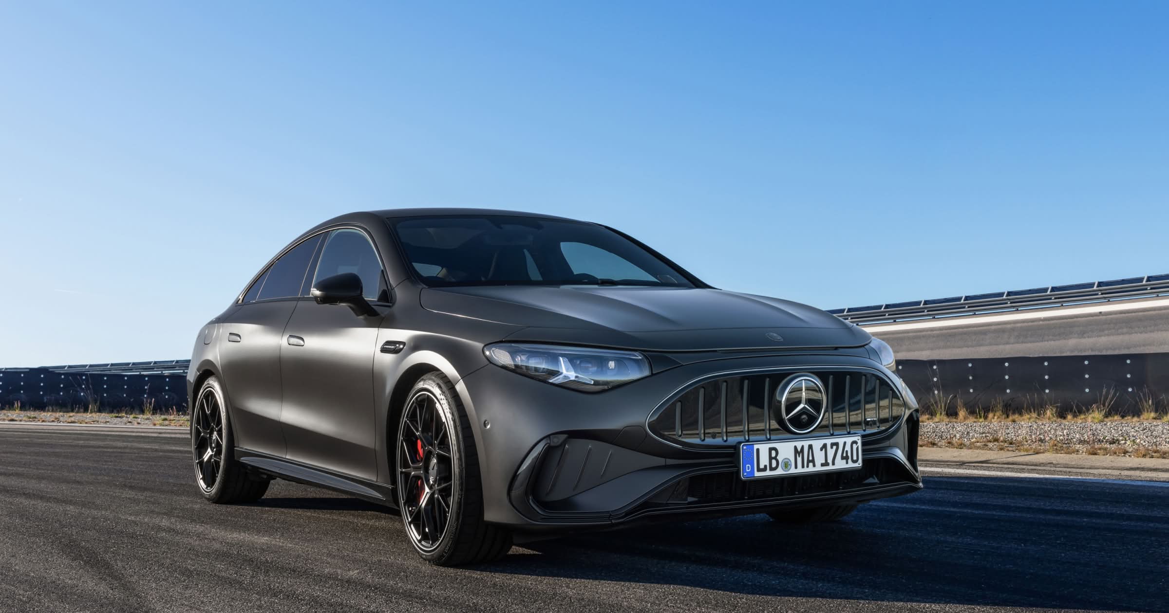 Mercedes-AMG представил полноприводный электрокар CLA 45 4MATIC+ — с запасом хода свыше 670 км