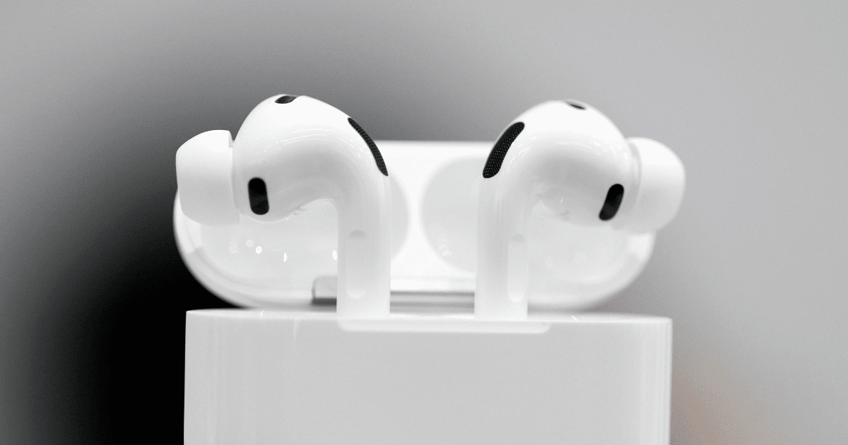 Apple заканчивает разработку AirPods с камерами для Siri — наушники будут «видеть» окружающий мир