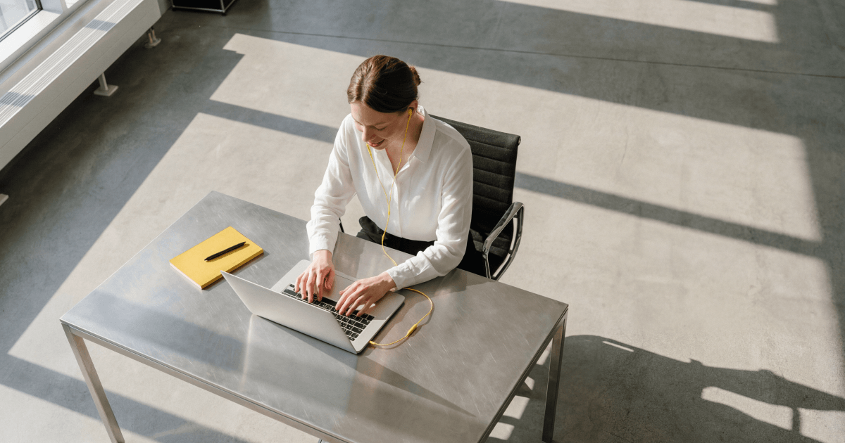 Яндекс обновил ИИ-сервис Нейросаппорт — платформа научилась создавать базы ответов для операторов поддержки