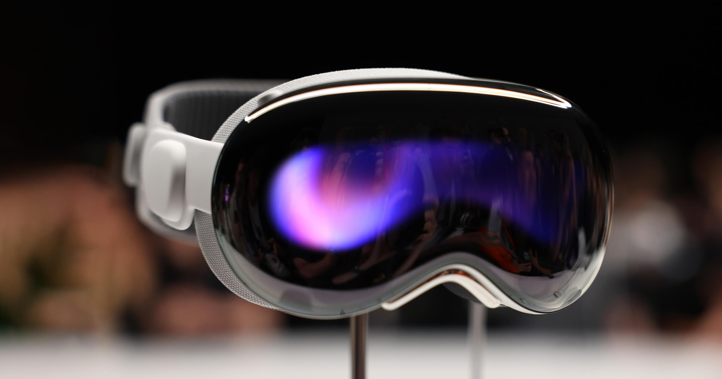 Apple может выпустить новую Vision Pro в 2028 году — гарнитура станет компактнее и легче