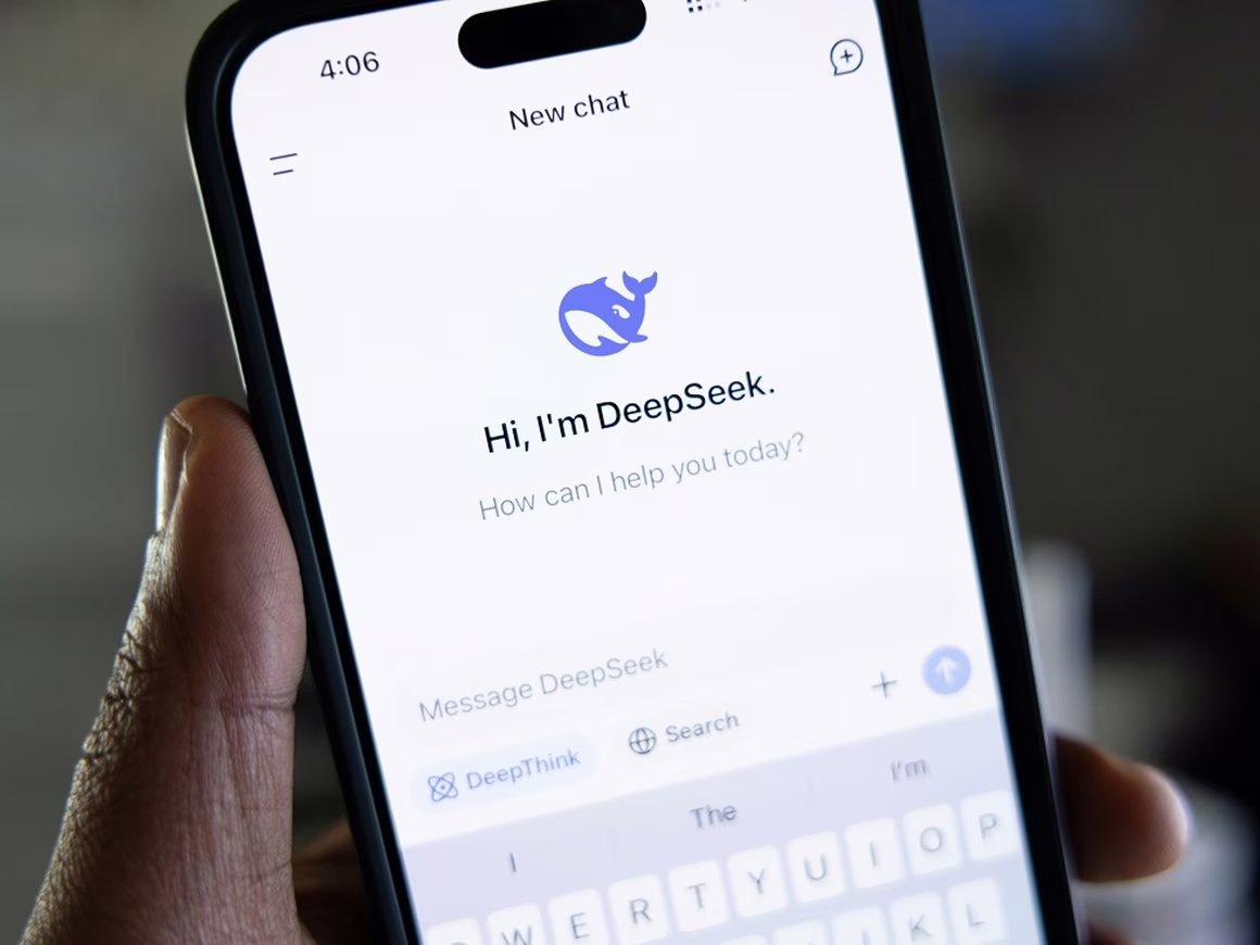Руководство DeepSeek ограничивает зарубежные поездки персонала