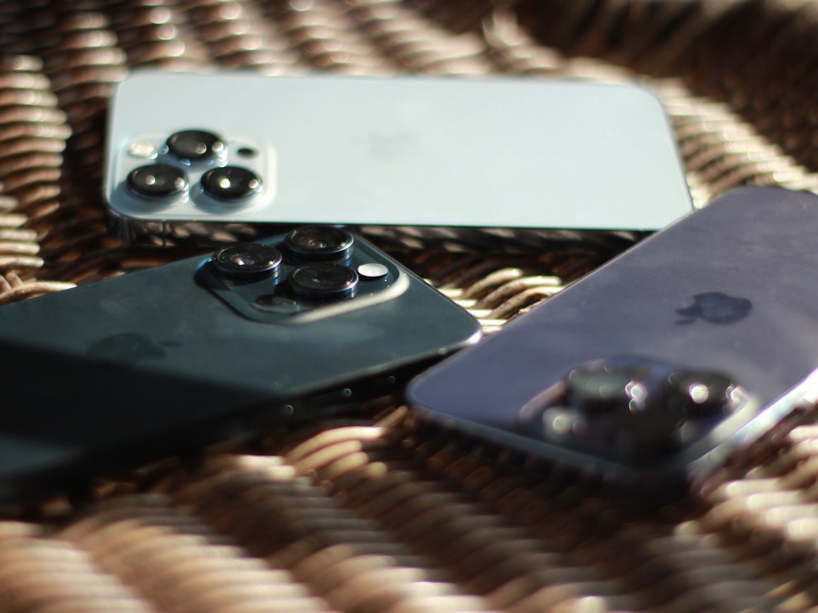 Цены на iPhone 15 в России снизились на 13% в октябре 2023 года