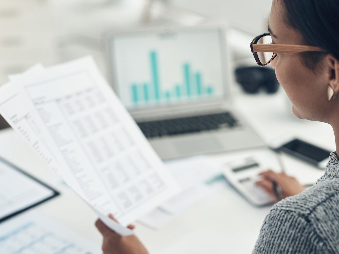 От 72 до 99 тыс. рублей: средняя зарплата в России в 2025 году выросла на 37%