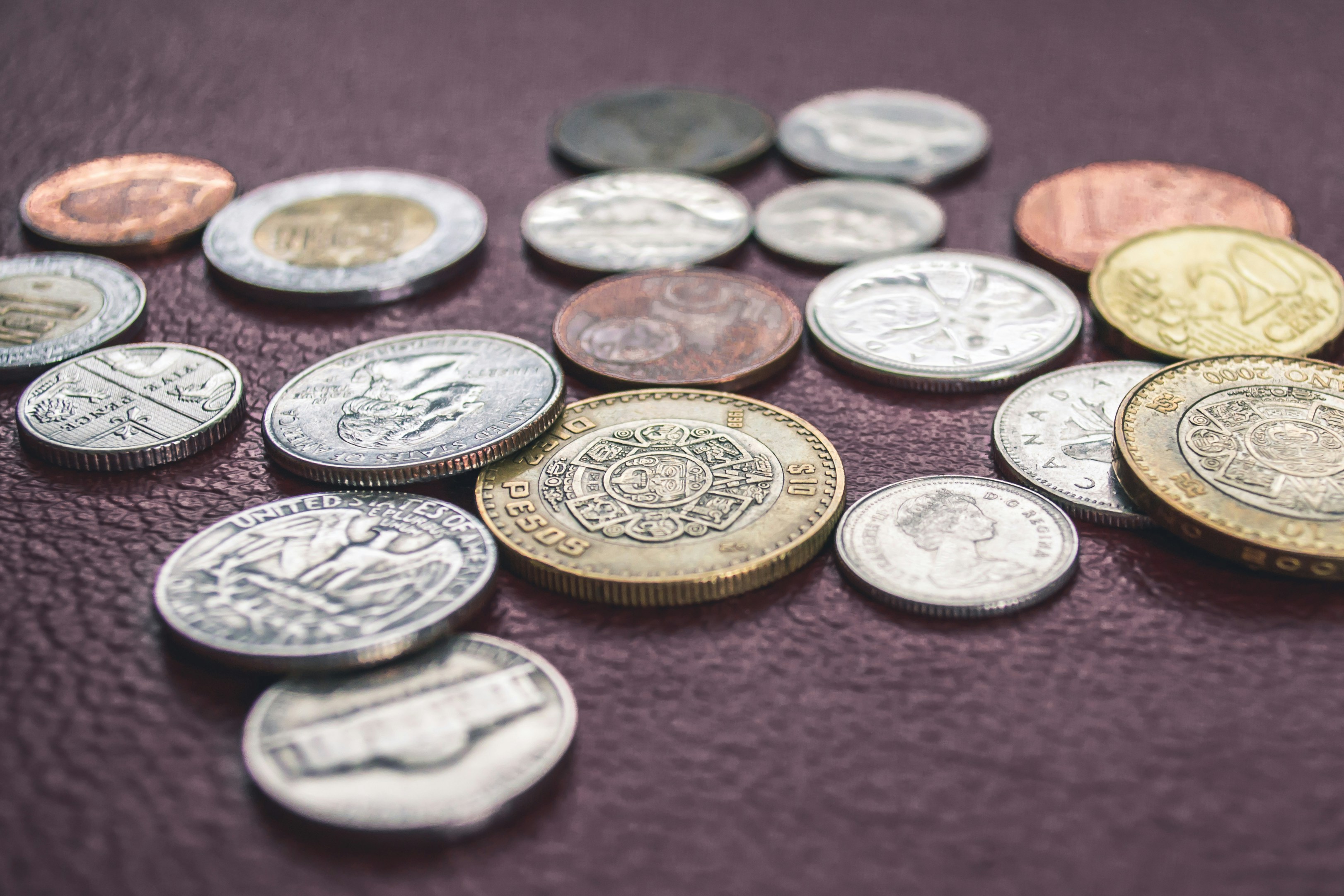 Россия расширила перечень стран для участия в валютных торгах