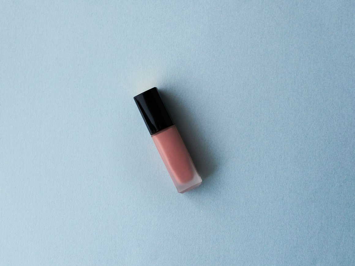 Уйти из HoReCa и основать бьюти-бренд: как разобраться в стойкости туши, если ты не визажист