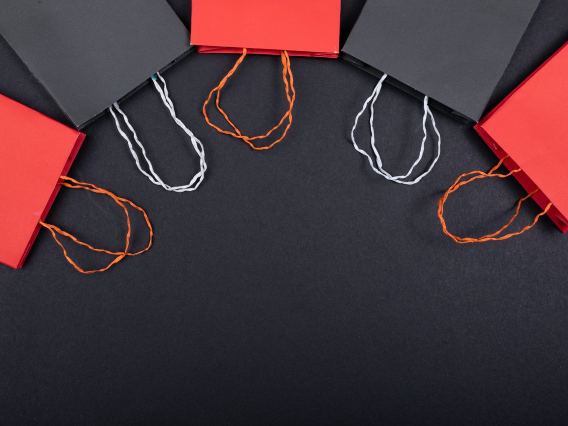 Российские ритейлеры отчитались о росте оборотов в 2,6–4 раза по итогам «черной пятницы»