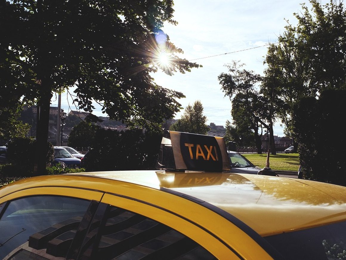 РАО не удалось взыскать 340 тысяч рублей с партнера «Яндекс.Такси» за музыку в машине