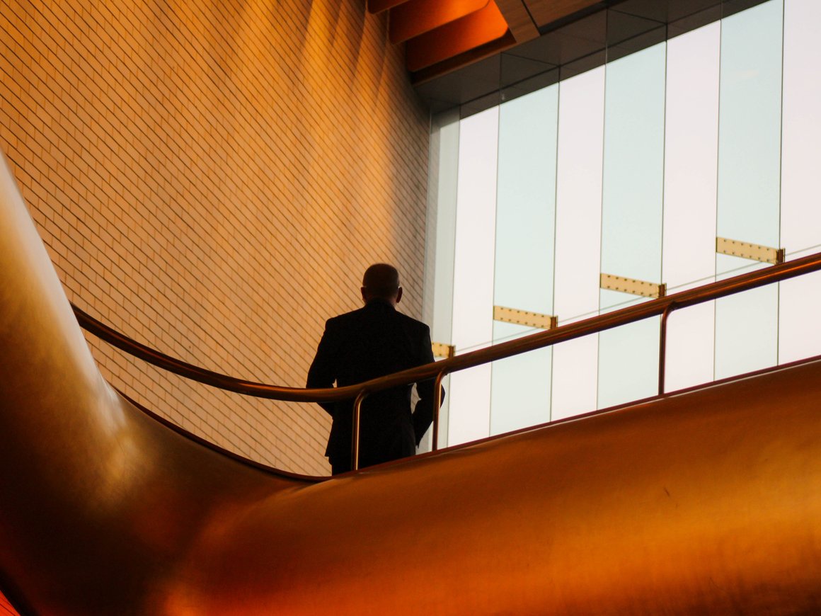 Названы российские вузы с наибольшими зарплатами выпускников-юристов