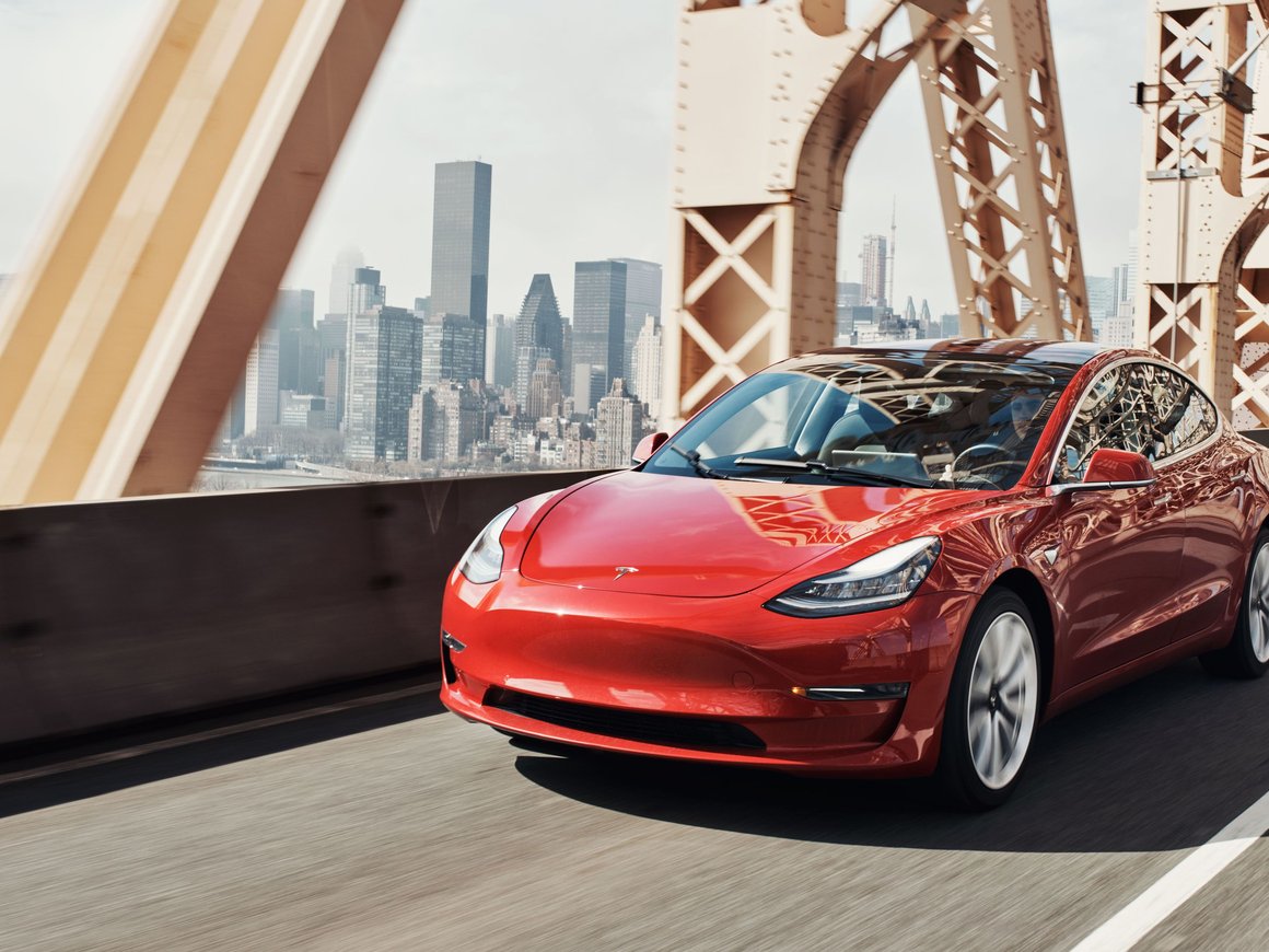 Tesla Model 3 названа автомобилем года по версии Popular Mechanics