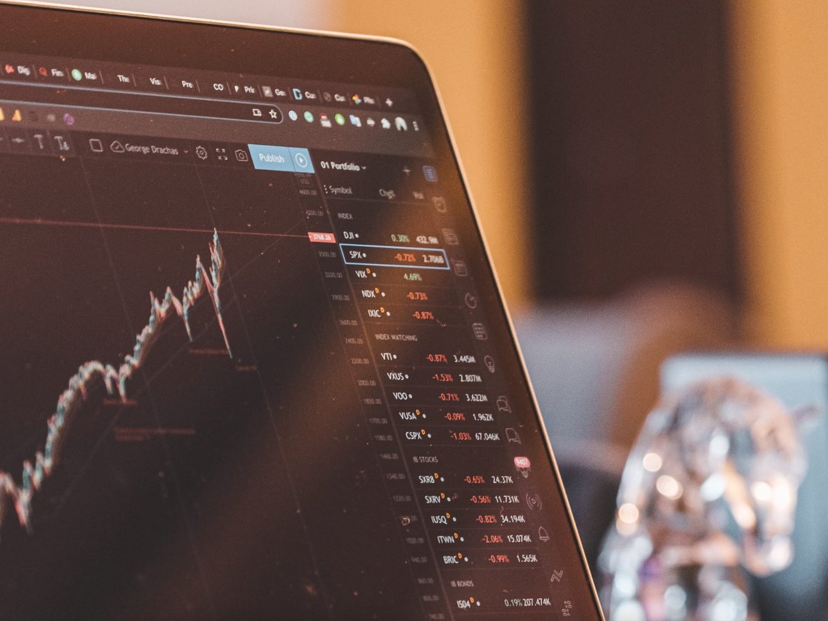 Российский рынок акций показал резкий рост после крупных потерь накануне