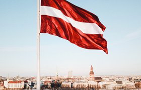 Латвийские власти поддержали в первом чтении временный запрет на выдачу ВНЖ гражданам России