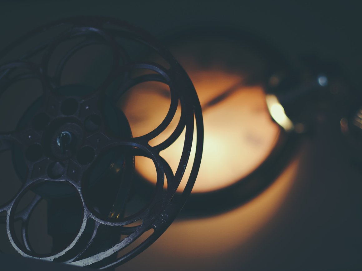 Производители фильмов подали на киносети в суд