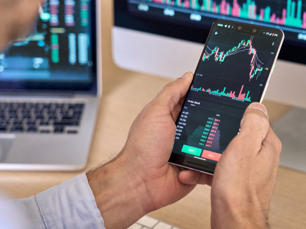 Мосбиржа планирует запустить торги валютами ОАЭ, Азербайджана и Египта