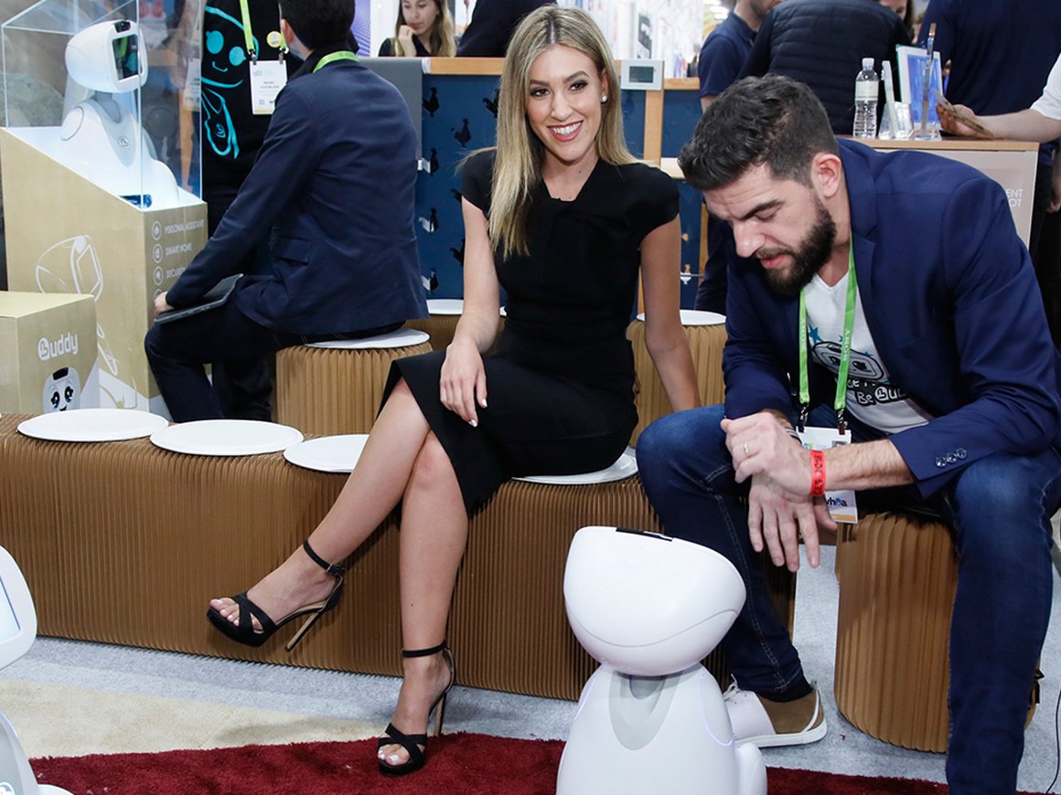 «Выдохнуть и забыть как странный сон» – что говорят о CES 2018 в соцсетях