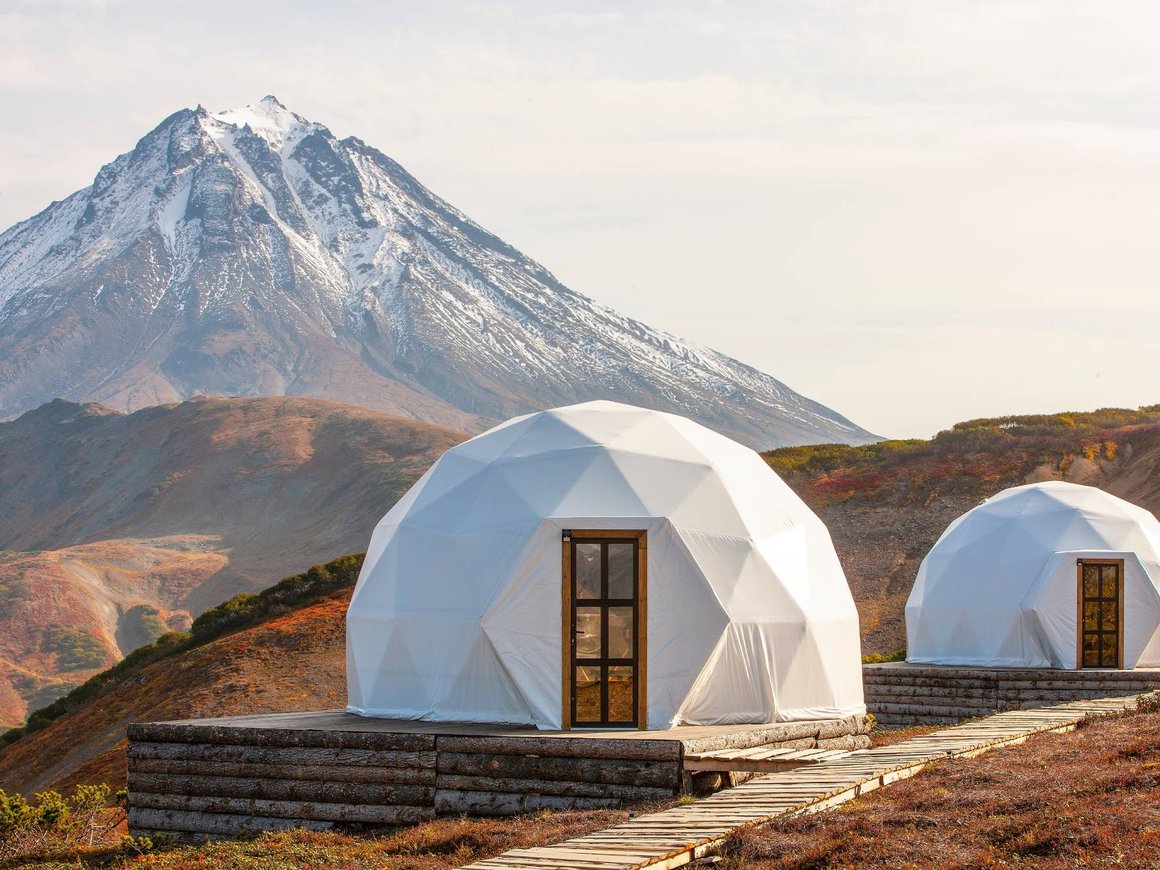 Россияне стали чаще бронировать поездки на Камчатку, Байкал, Сахалин и в Мурманскую область