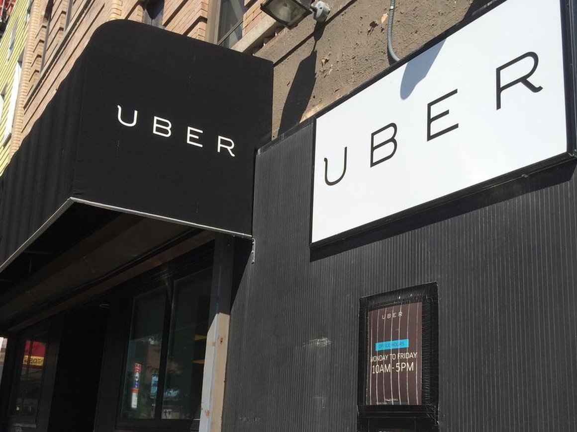 Власти Нью-Йорка приостановят выдачу лицензий водителям Uber