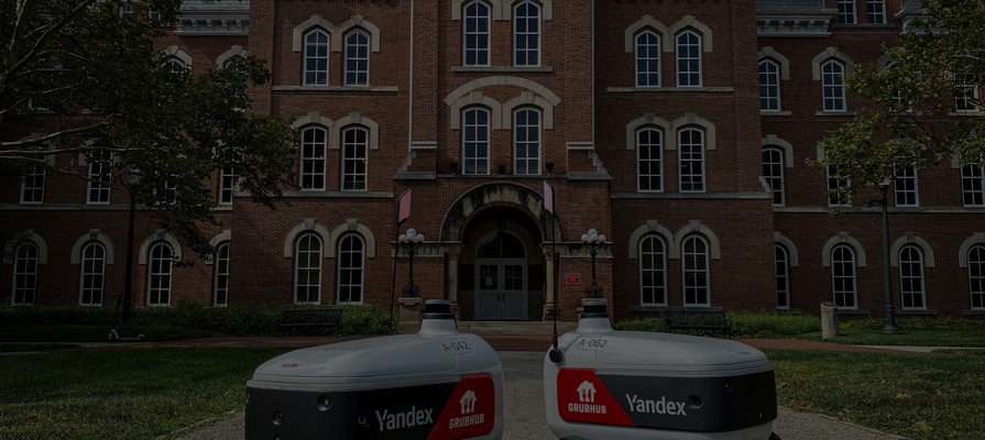 Роботы по доставке еды от «Яндекса» вышли на работу в кампусе американского университета