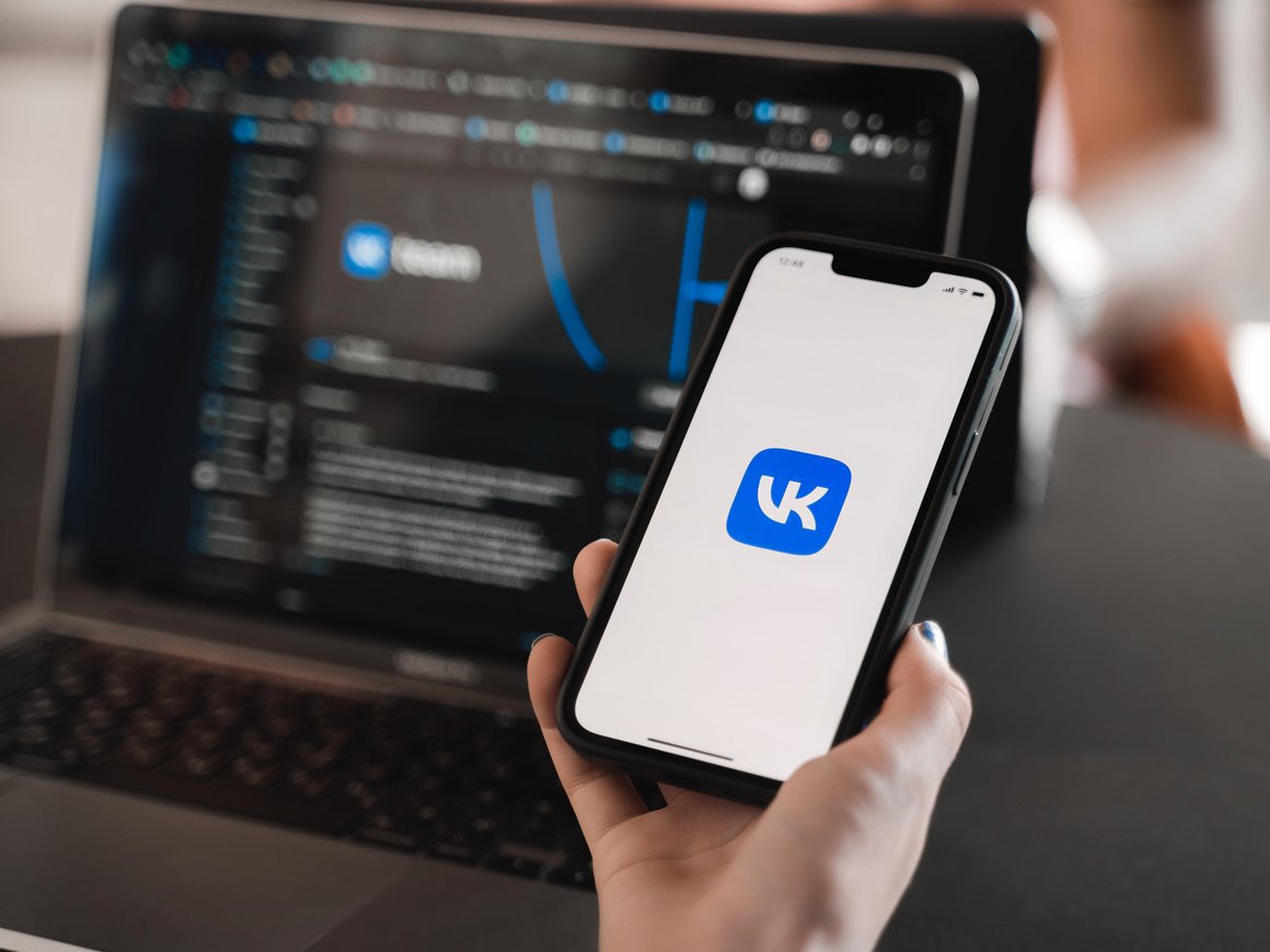 Банки начали отправлять уведомления клиентам через «VK Мессенджер»