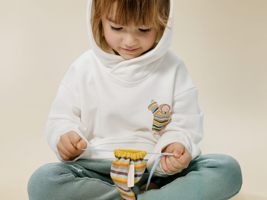 Lamoda запустила благотворительную капсулу с фондом «Тебе поверят»: коллекция посвящена теме личных границ