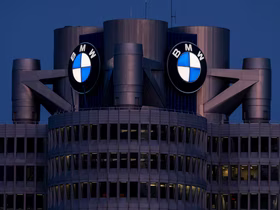 Завод с логотипом BMW