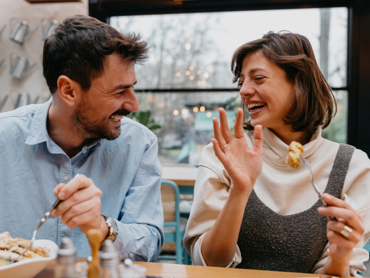 Вместо бесконечных свайпов — свидание в ресторане: в России появился дейтинг-сервис для любителей гастрономии