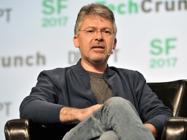 Конец непростой эпохи: глава ИИ-направления Apple покидает компанию — управление командой передадут топ-менеджерам