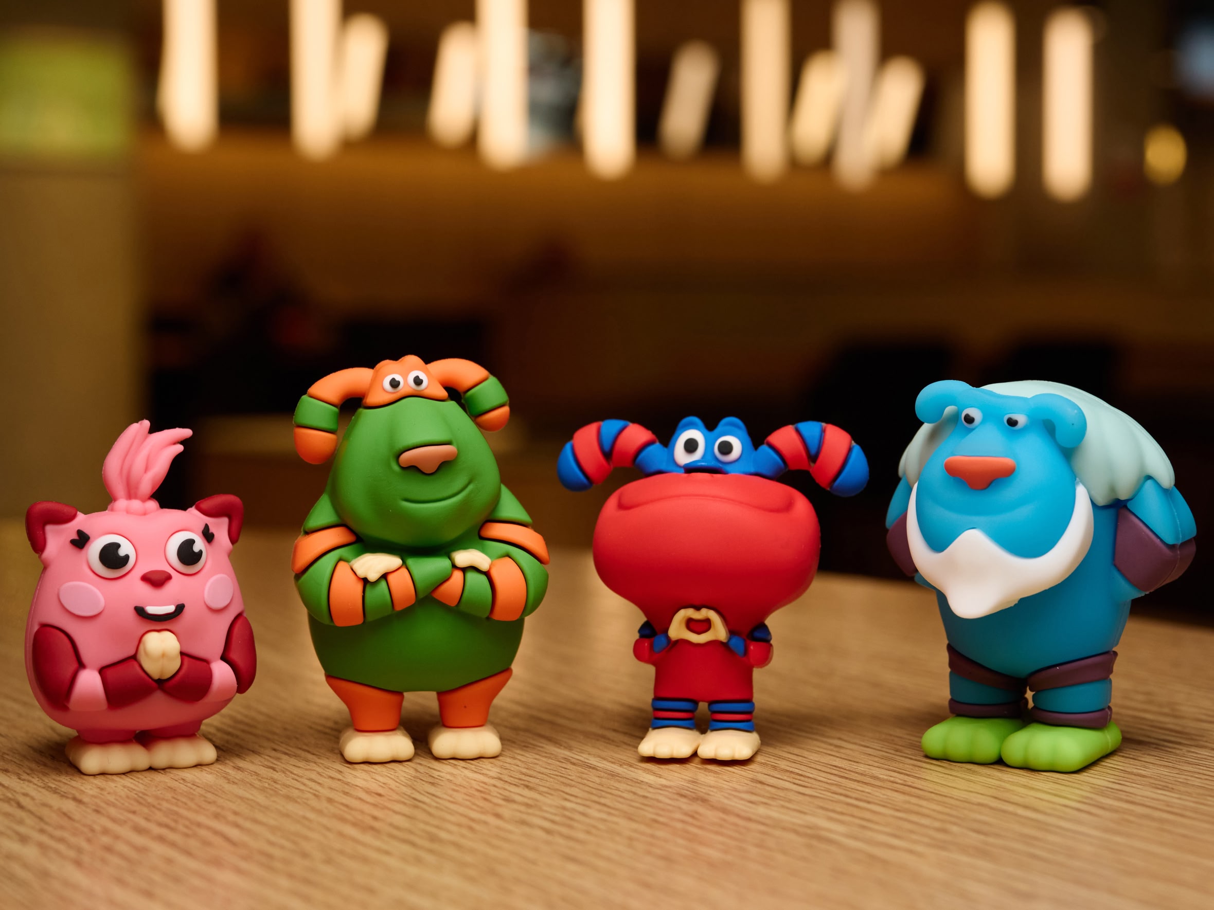 Во «Вкусно — и точка» появились домовые: сеть запустила новую коллекцию игрушек по мультфильму «Финник 2»