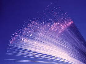 Оптоволокно на синем фоне