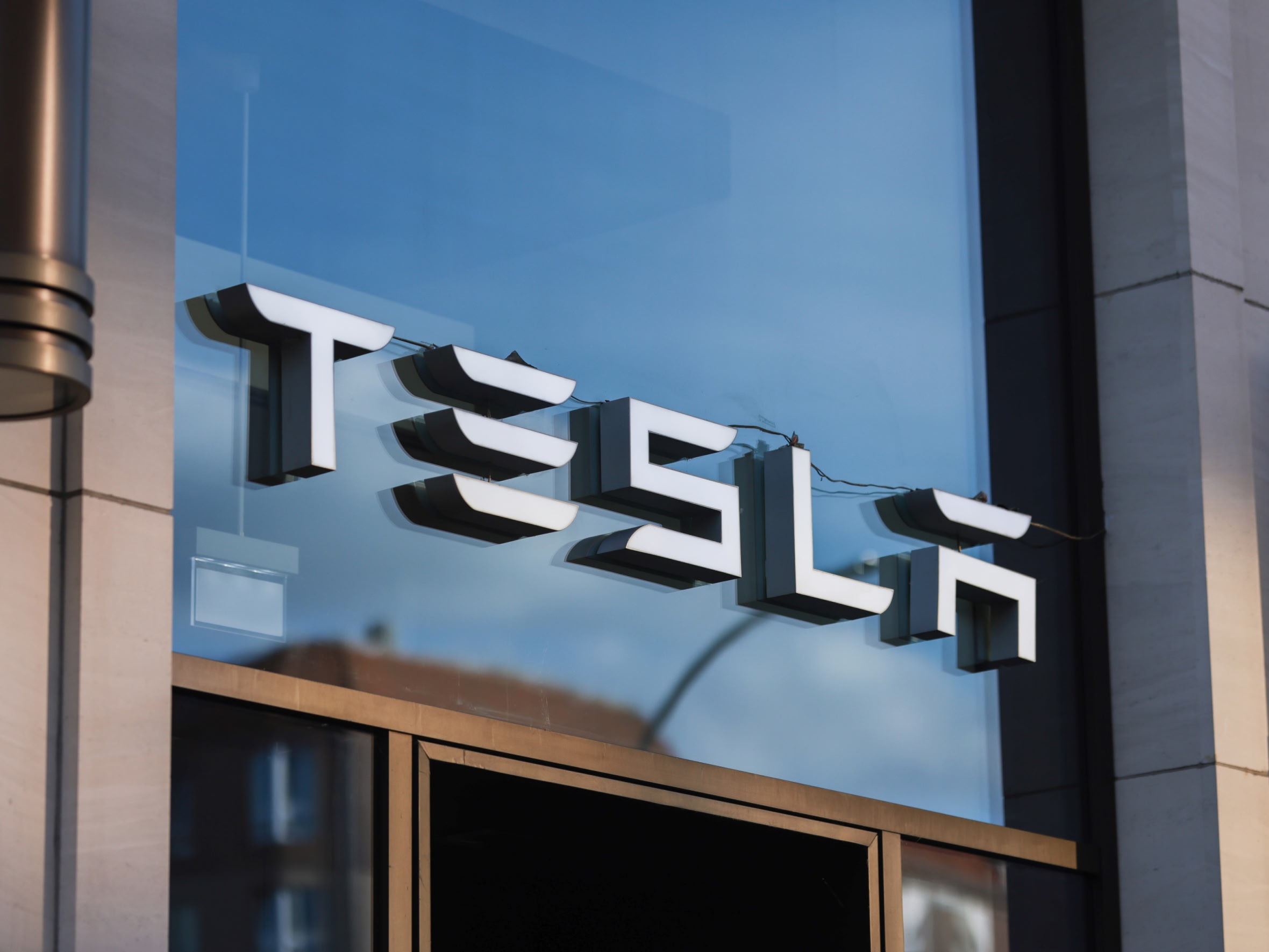 Два громких ухода из Tesla за сутки — компанию покинули руководители программ Model Y и Cybertruck