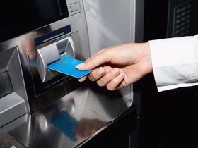 «Озон банк» запускает выдачу пластиковых карт через банкоматы: цель — 43 города до конца I квартала 2026 года