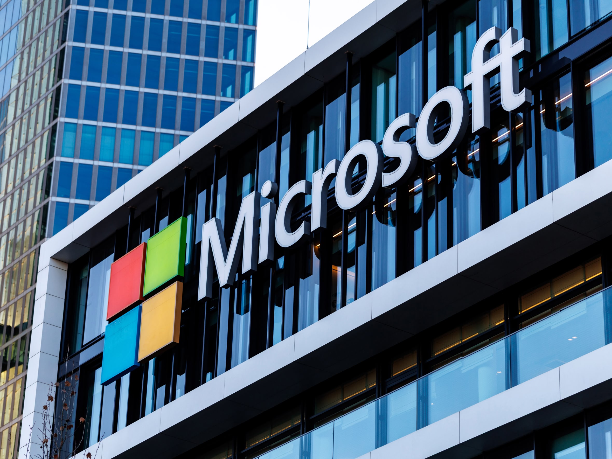 Акции Microsoft просели на 10%, и компания за день потеряла $357 млрд: причина — рынок устал ждать отдачи от ИИ
