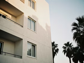 Отели в России увеличивают прямые продажи: 66% бронирований в 2025-м — не через агрегаторы, а через свои сайты