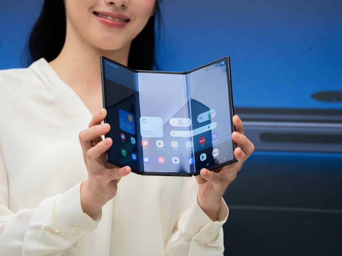 Samsung представила свой первый тройной складывающийся смартфон —  модель выйдет в ограниченном тираже