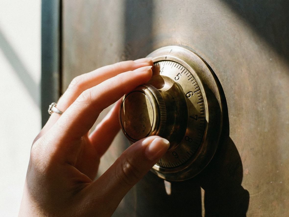 Крупные российские банки повысили ставки по вкладам до 16% — эксперты говорят о начале борьбы за новогодние премии