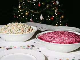 Новогодний стол в 2026-м: большинство россиян назвали «Оливье» и «Селёдку под шубой» самыми надоевшими блюдами