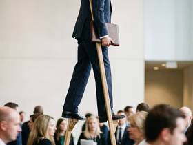 Личный успех важнее: почти 40% работников в России ставят в приоритет индивидуальные достижения, а не командные