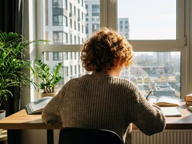 ChatGPT ввёл ограничения для несовершеннолетних: система начала автоматически определять возраст пользователей