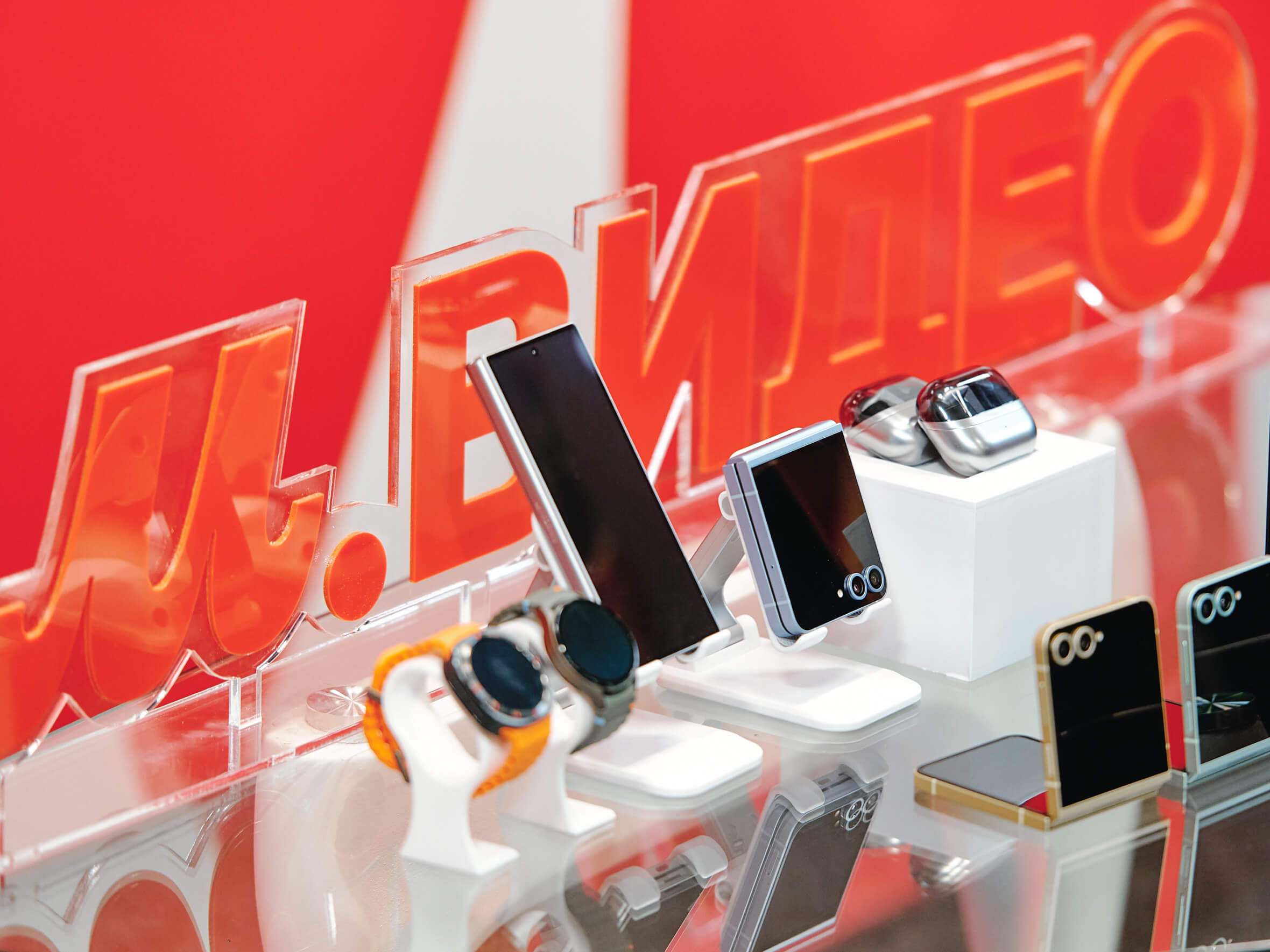 Рынок складных смартфонов в России вырос на 30%: выручка от проданных устройств составила более 10 млрд рублей