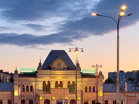 Здание Рижского вокзала на закате