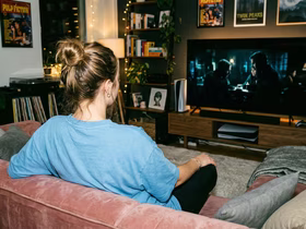 Рынок онлайн-кинотеатров в России вырос на 40% и превысил 200 млрд ₽: почти 100% выручки — от платных подписок