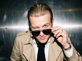 Средняя зарплата в России в 2025-м превысила 100 тыс. ₽: в декабре зафиксирован максимум — почти 140 тыс. ₽