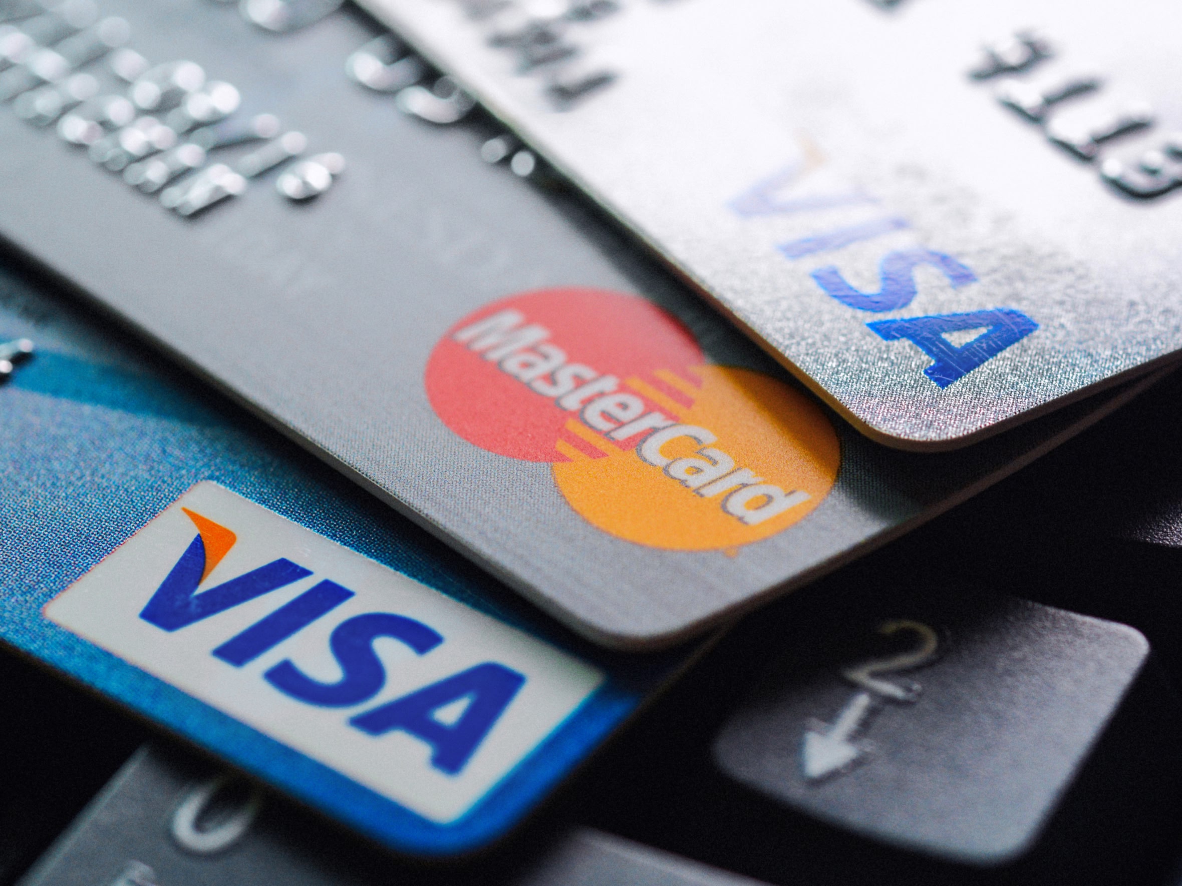 ЦБ заявил о необходимости окончательного ухода Visa и Mastercard: эксперты уточняют — это снизит расходы регулятора