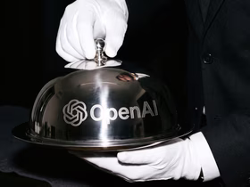 Блюдо с логотипом OpenAI