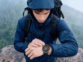 Мужчина в часах HONOR Watch 6