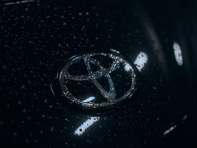 логотип Toyota