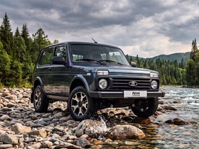 Lada Niva Legend 2026 едет по бездорожью