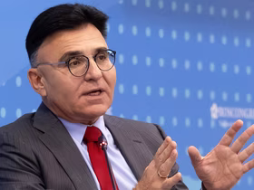 Александр Жаров
