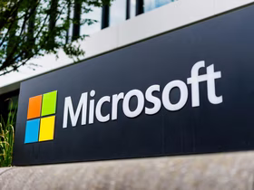 Логотип и надпись Microsoft